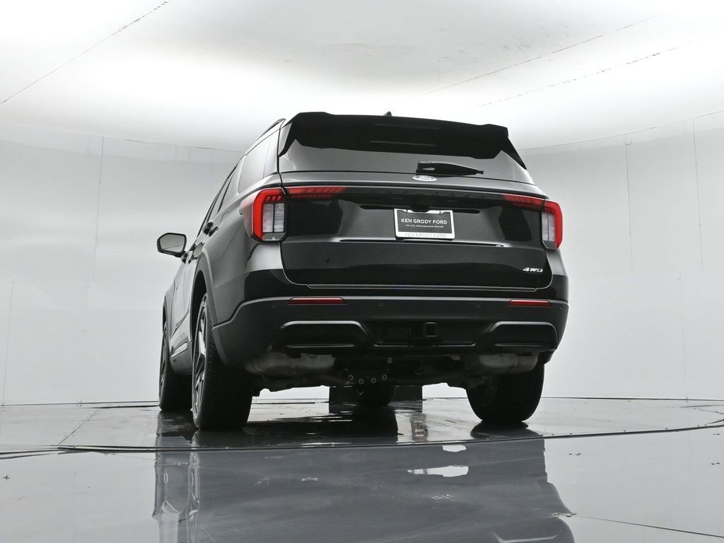 Used 2025 Ford Explorer ST-Line w/ ST-Line Street Pack image 52