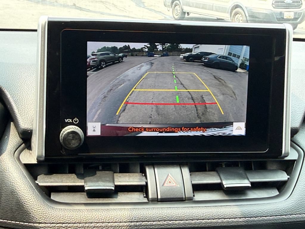 Used 2025 Toyota RAV4 XLE AWD/4WD image 18