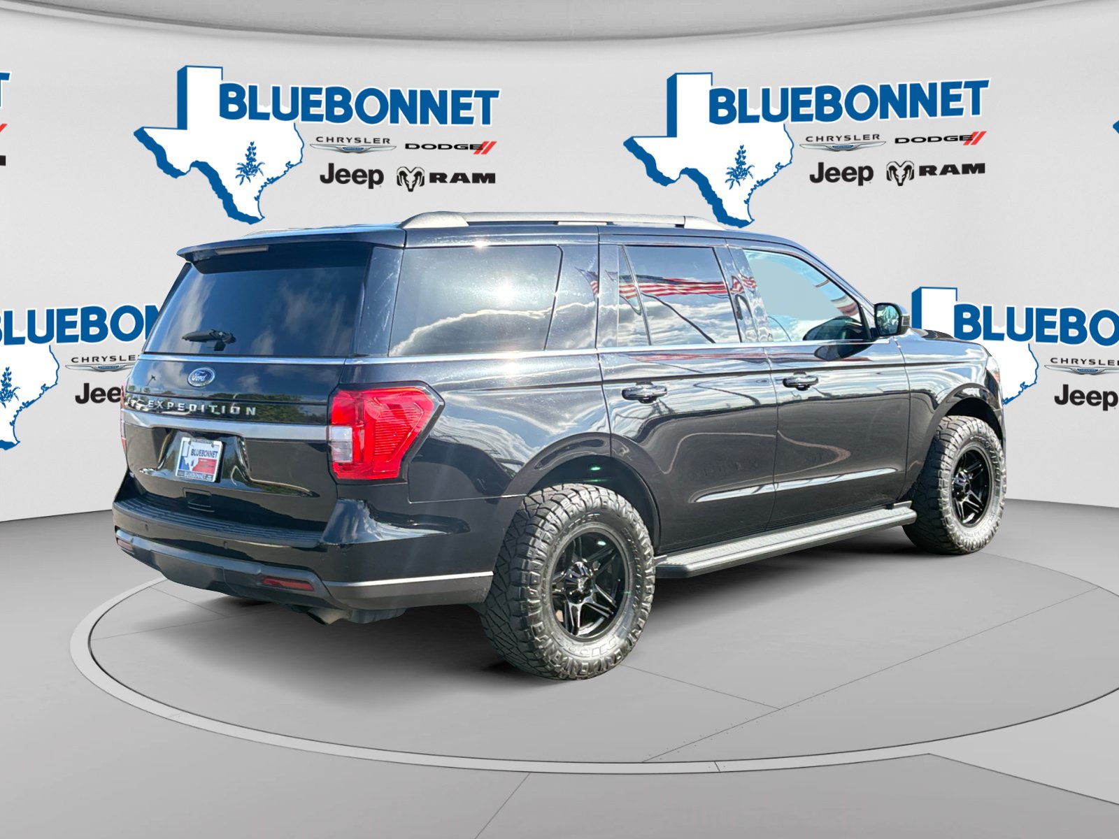 Used 2022 Ford Expedition XLT AWD/4WD image 5