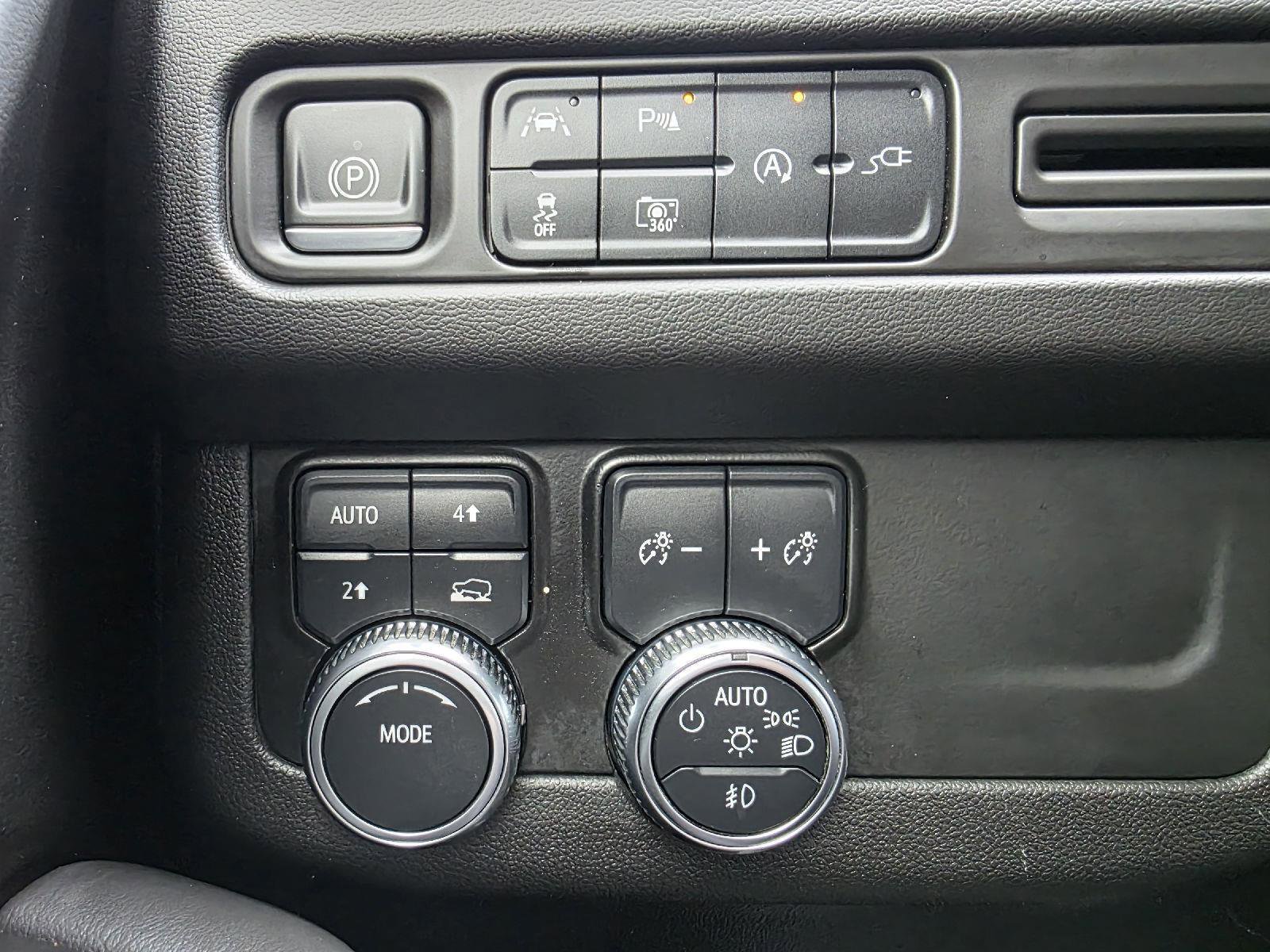 Used 2022 GMC Yukon SLT w/ SLT Premium Package AWD/4WD image 22