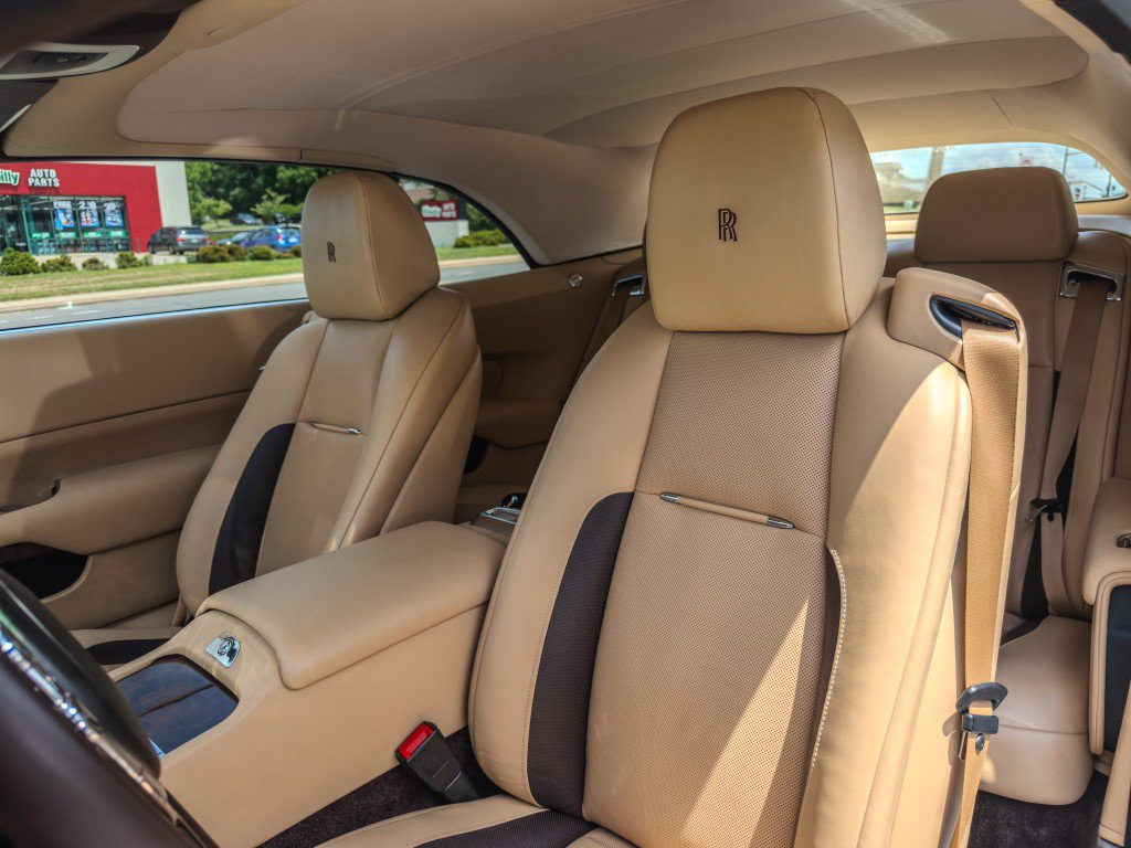 Used 2018 Rolls-Royce Dawn RWD image 27