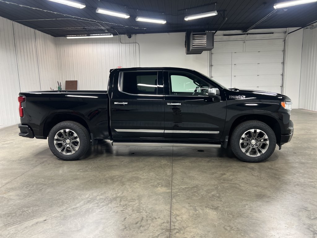 Certified 2024 Chevrolet Silverado 1500 High Country w/ Technology Package AWD/4WD image 2