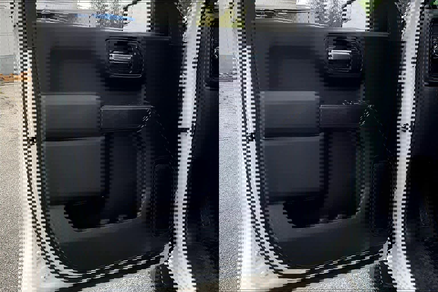 Used 2020 Chevrolet Silverado 1500 Custom w/ Custom Value Package RWD image 15