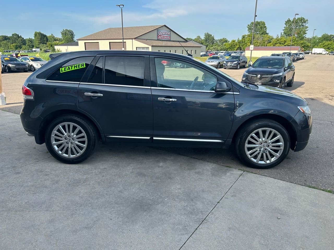 Used 2013 Lincoln MKX AWD image 4