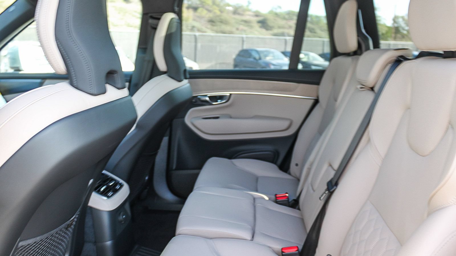 New 2026 Volvo XC90 T8 Plus w/ Protection Package Premier AWD/4WD image 21