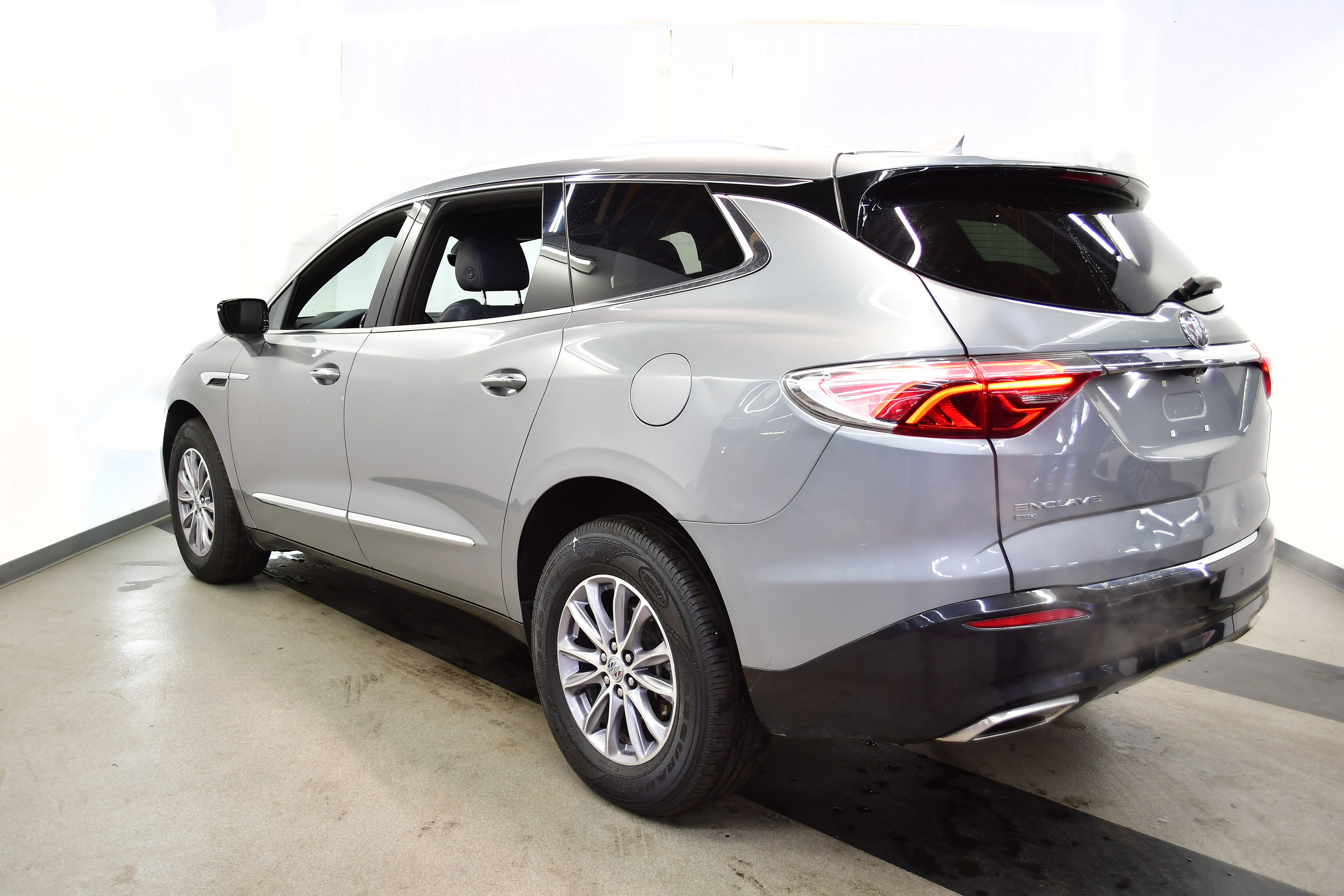 Used 2024 Buick Enclave Premium image 5