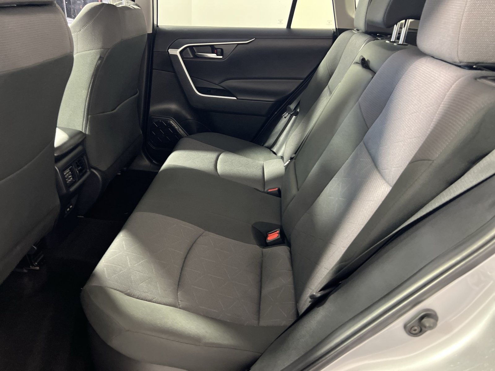 Used 2025 Toyota RAV4 XLE AWD/4WD image 25