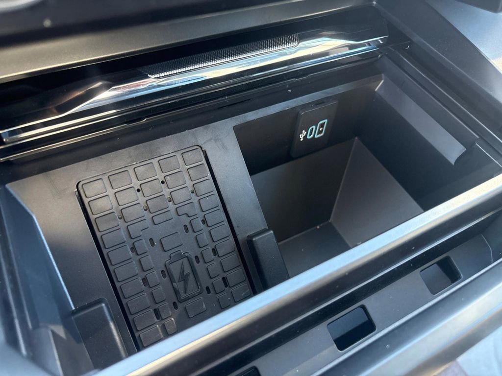 New 2026 Ford F250 Lariat w/ Black Appearance Package image 23