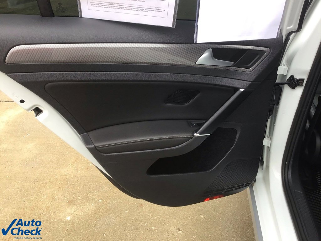 Used 2019 Volkswagen Golf Alltrack image 10