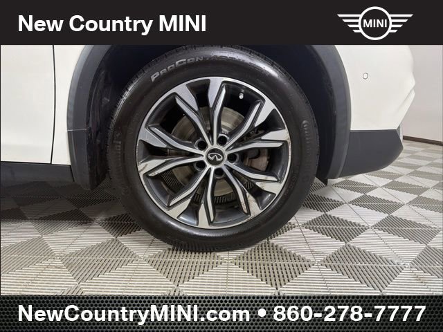 Used 2018 INFINITI QX30 Premium w/ Navigation Package image 9