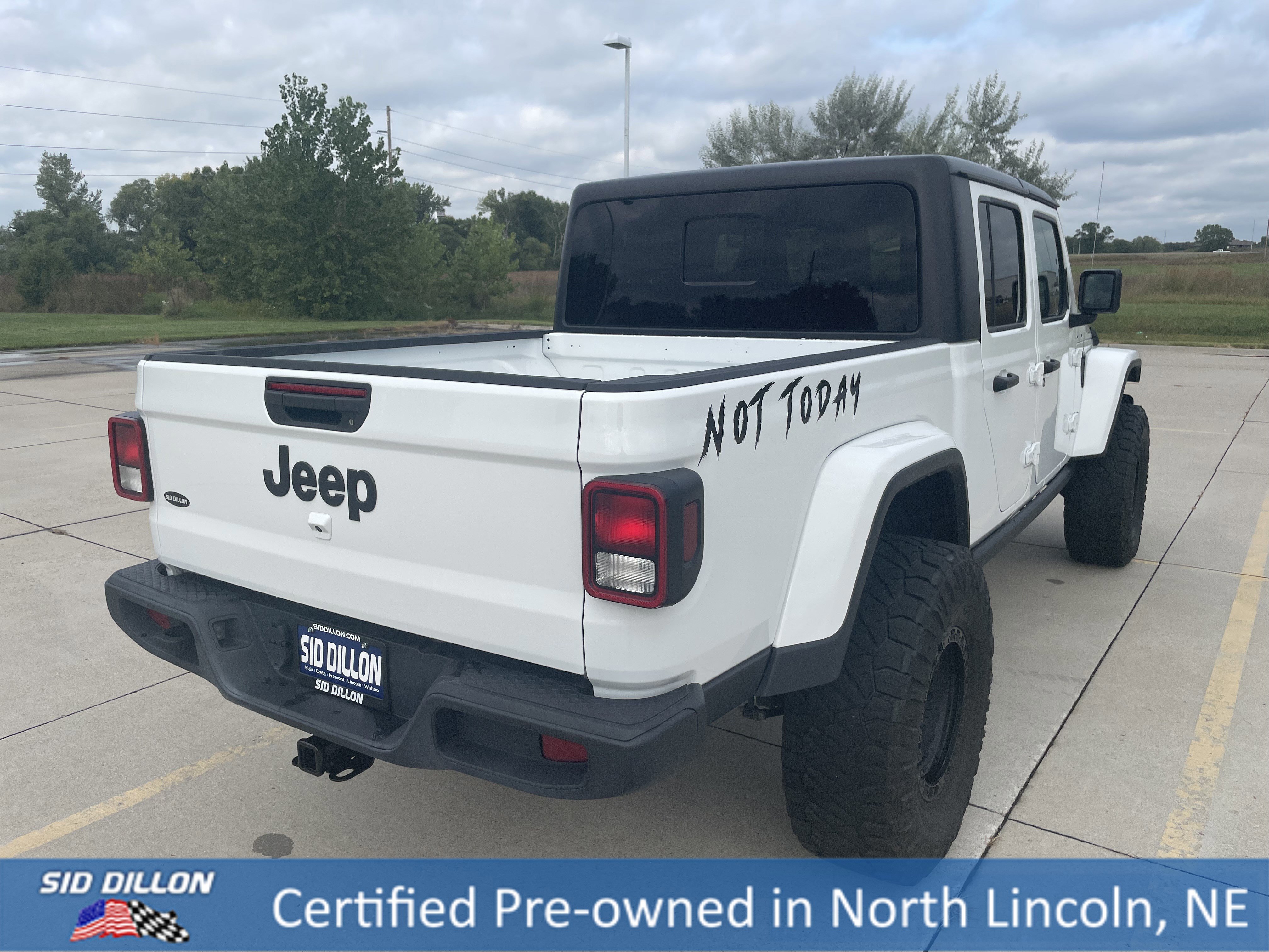 Used 2021 Jeep Gladiator Willys image 7