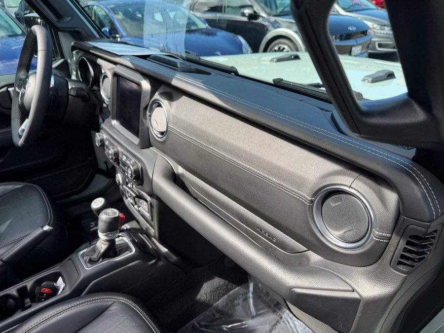 Used 2023 Jeep Wrangler Sahara AWD/4WD image 31