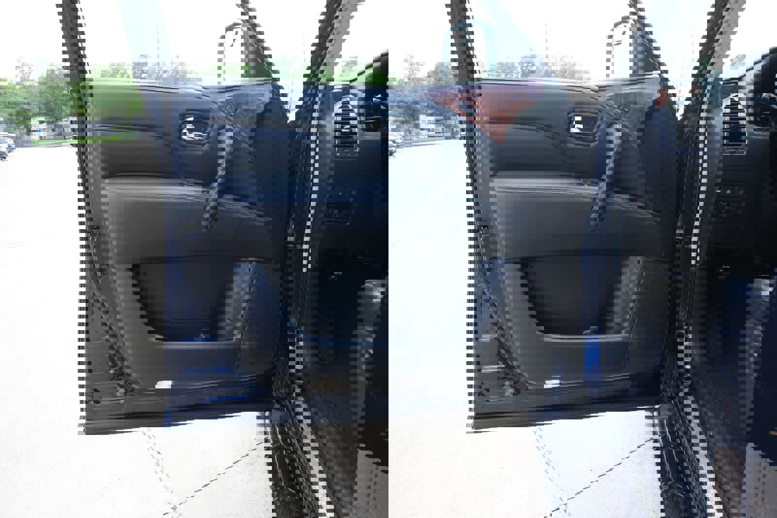 Used 2019 INFINITI QX80 Luxe w/ All-Season Package image 15