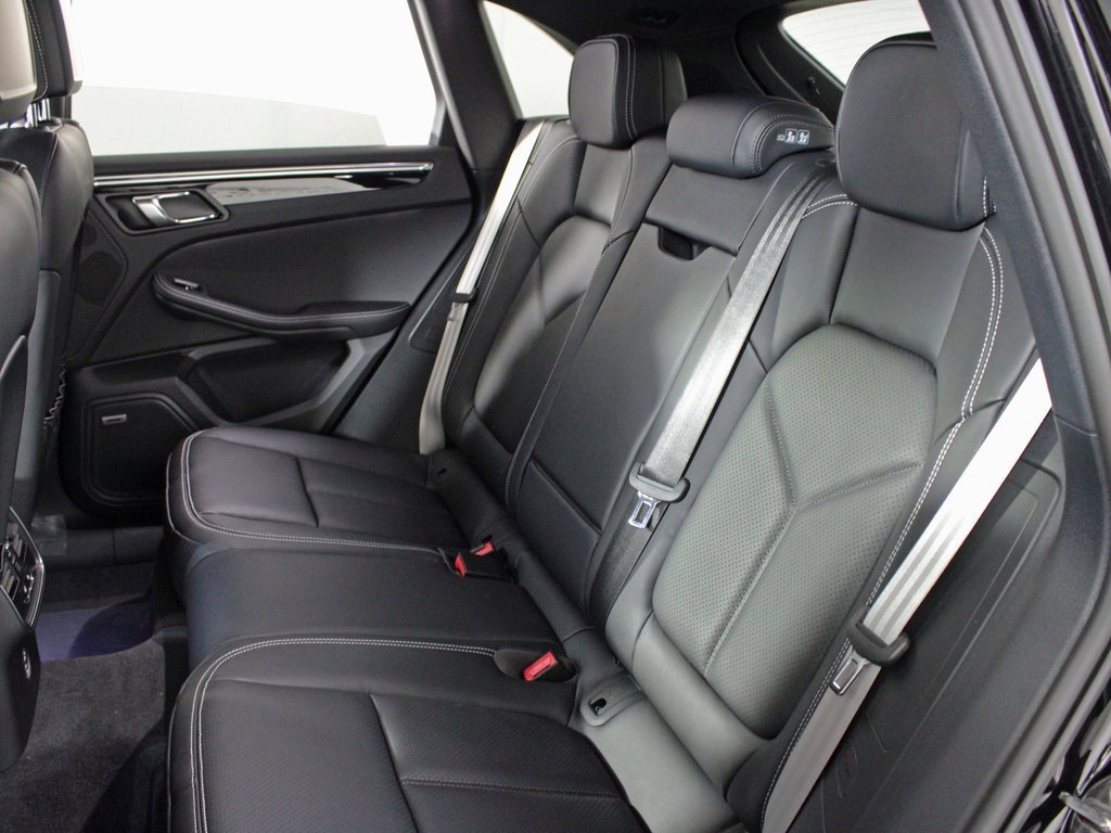 Used 2025 Porsche Macan image 34