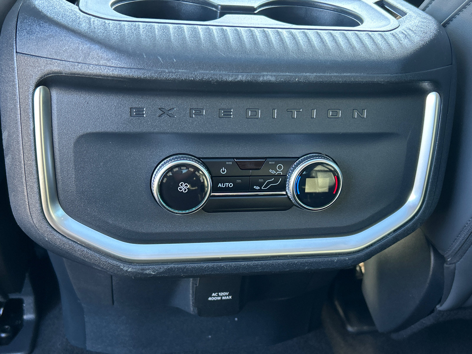 Used 2025 Ford Expedition Active image 28