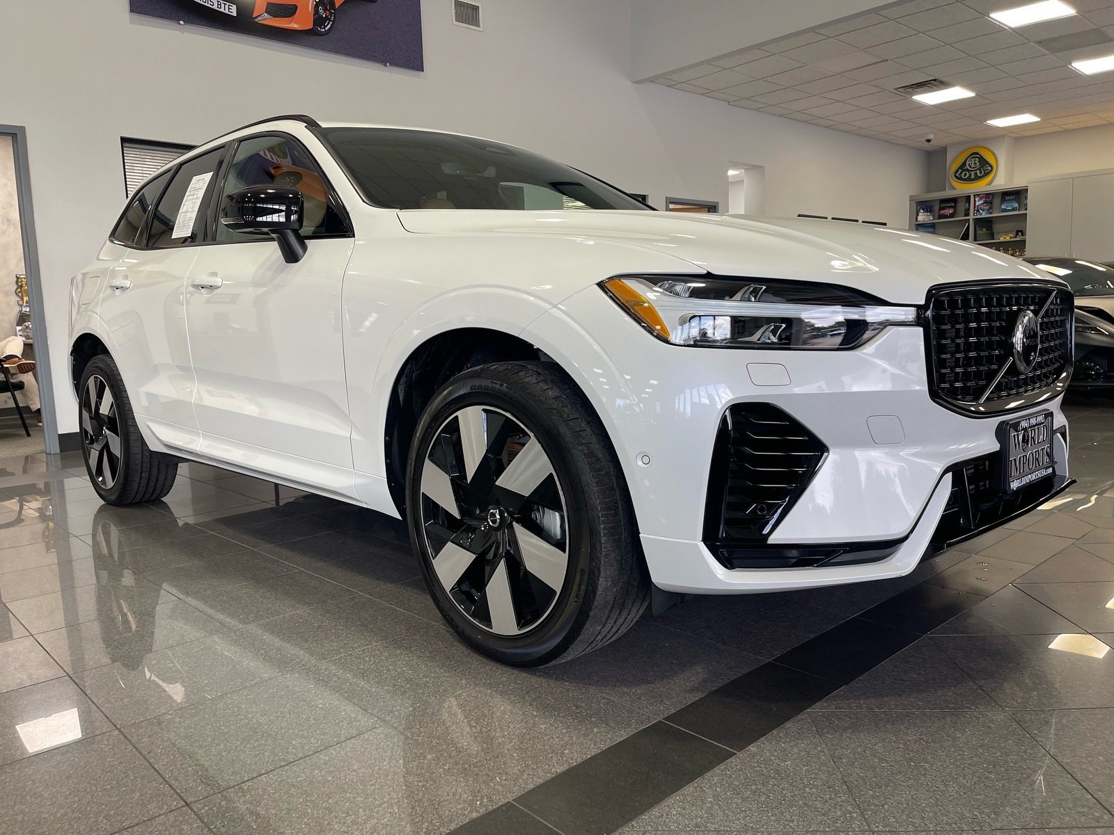 Used 2023 Volvo XC60 T8 Ultimate AWD/4WD image 7