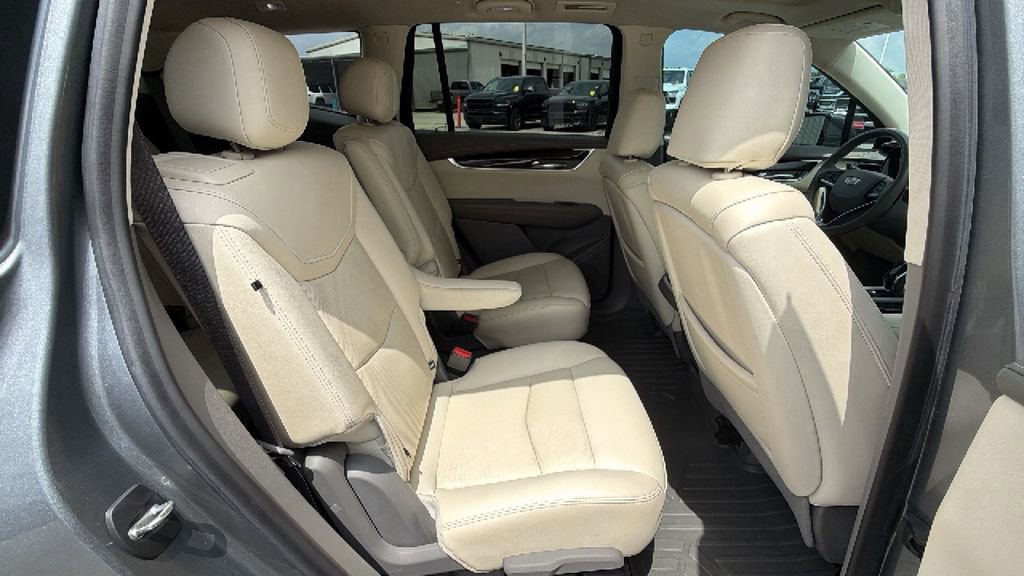 Used 2021 Cadillac XT6 Premium Luxury image 32
