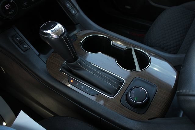 Used 2019 GMC Acadia SLE FWD image 17