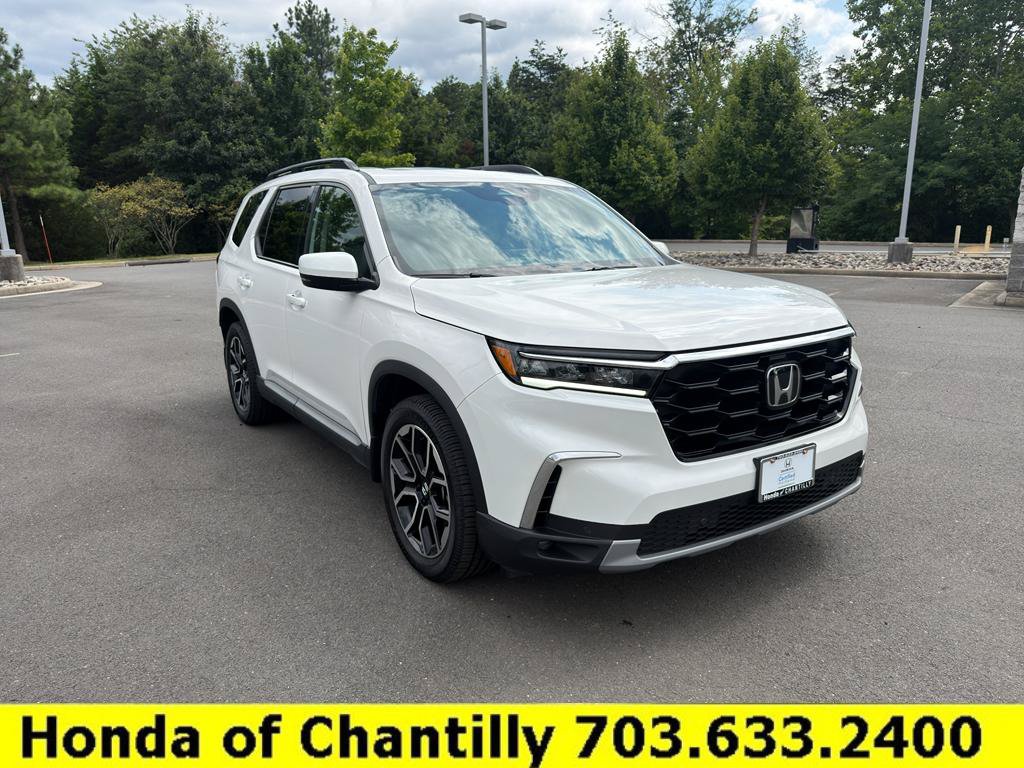 Certified 2025 Honda Pilot Touring image 1