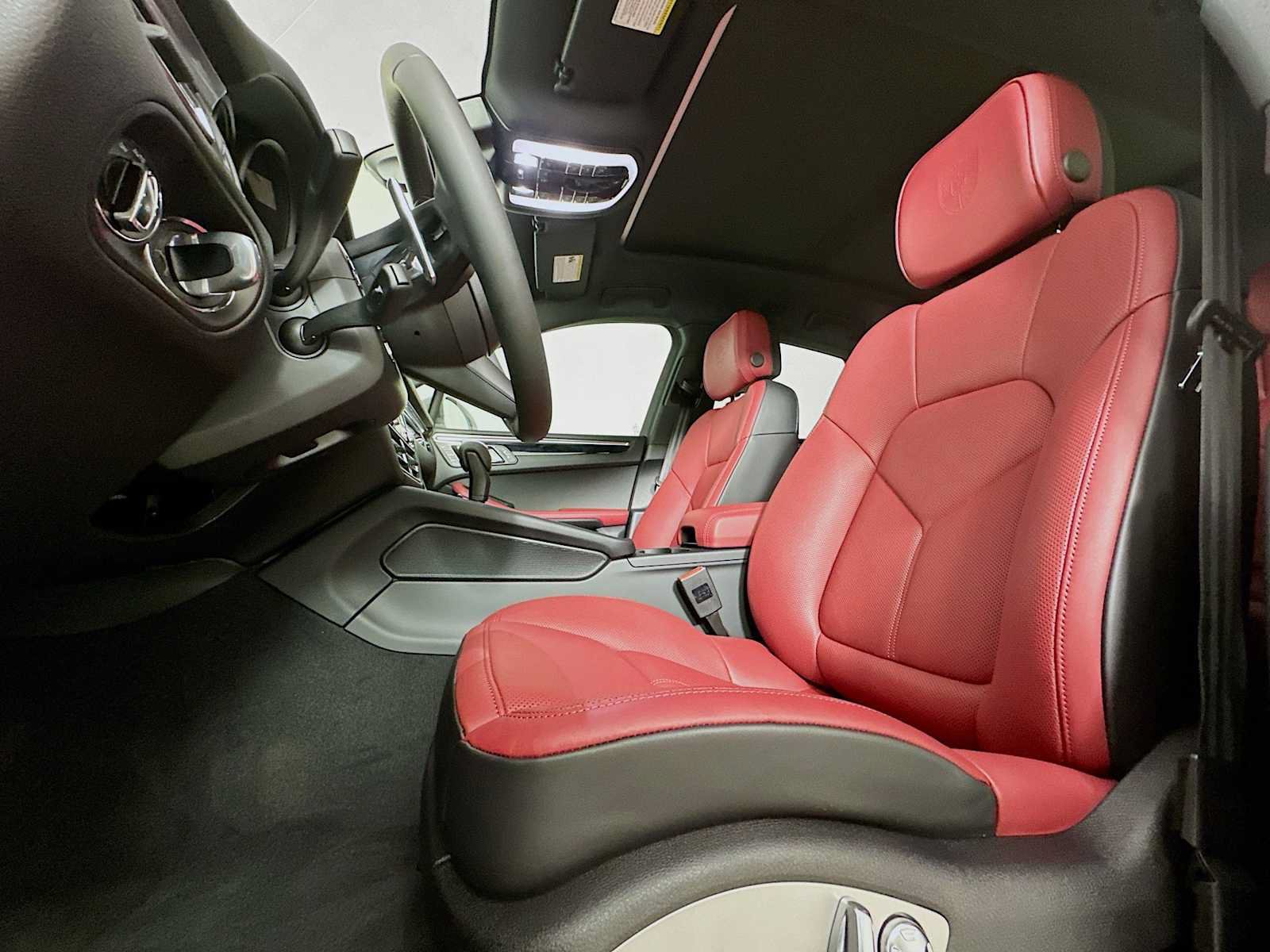 New 2026 Porsche Macan AWD/4WD image 5