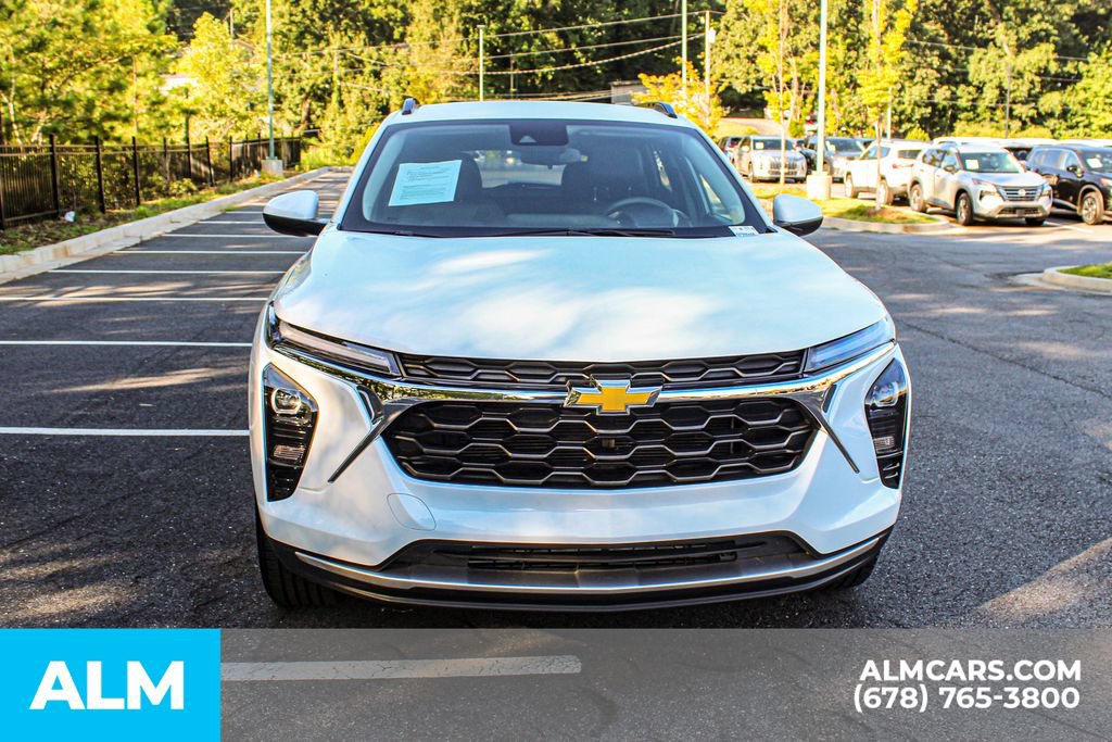 Used 2025 Chevrolet Trax LT FWD image 9
