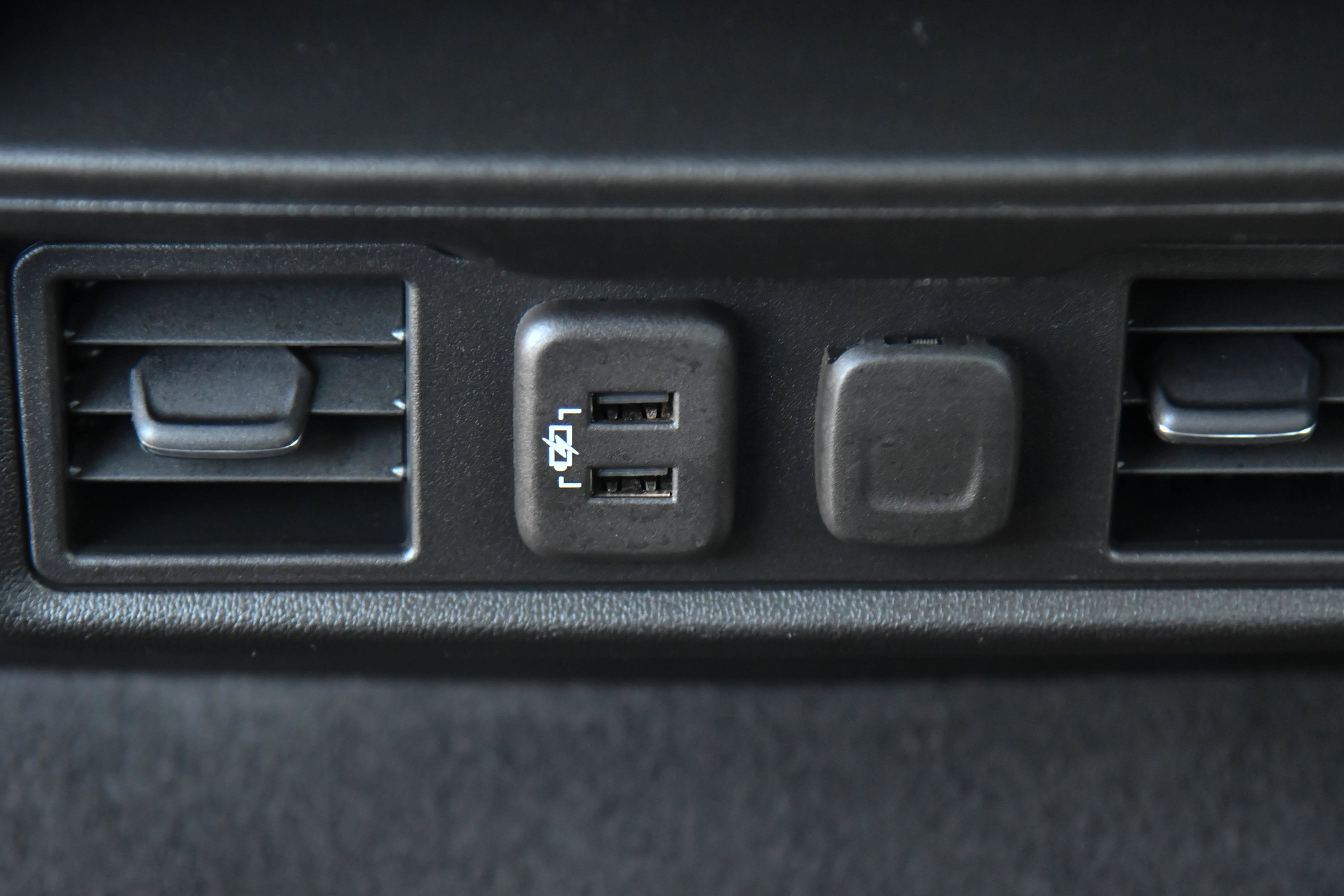 Used 2022 Chevrolet Silverado 1500 LT RWD image 37