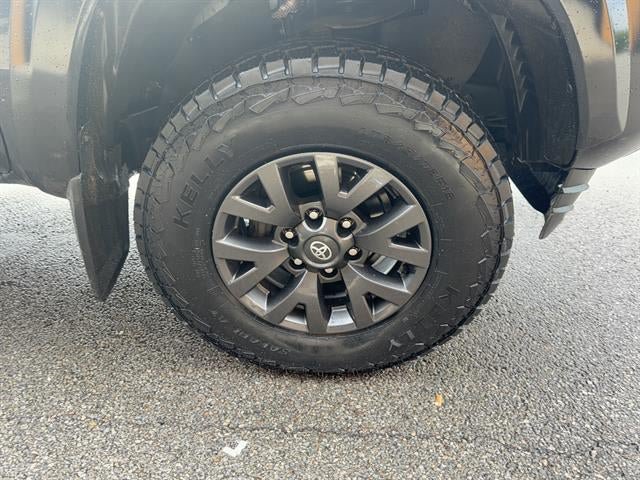 Used 2021 Toyota Tacoma SR5 AWD/4WD image 11