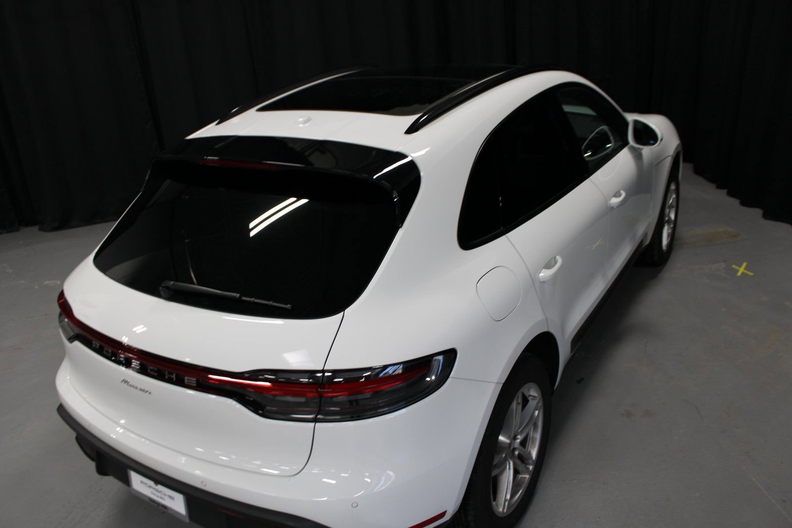 Certified 2025 Porsche Macan image 6