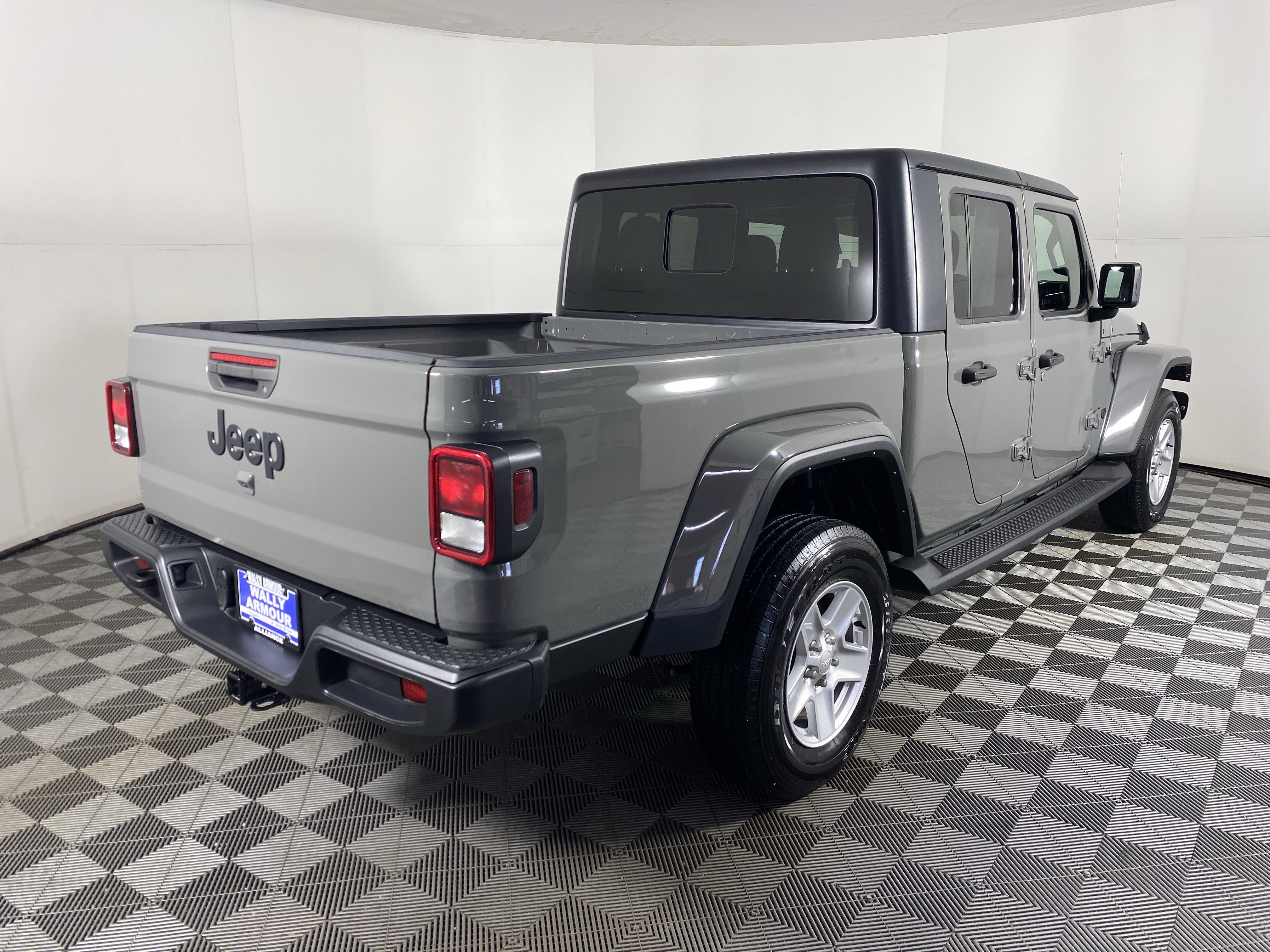 Used 2022 Jeep Gladiator Sport AWD/4WD image 7