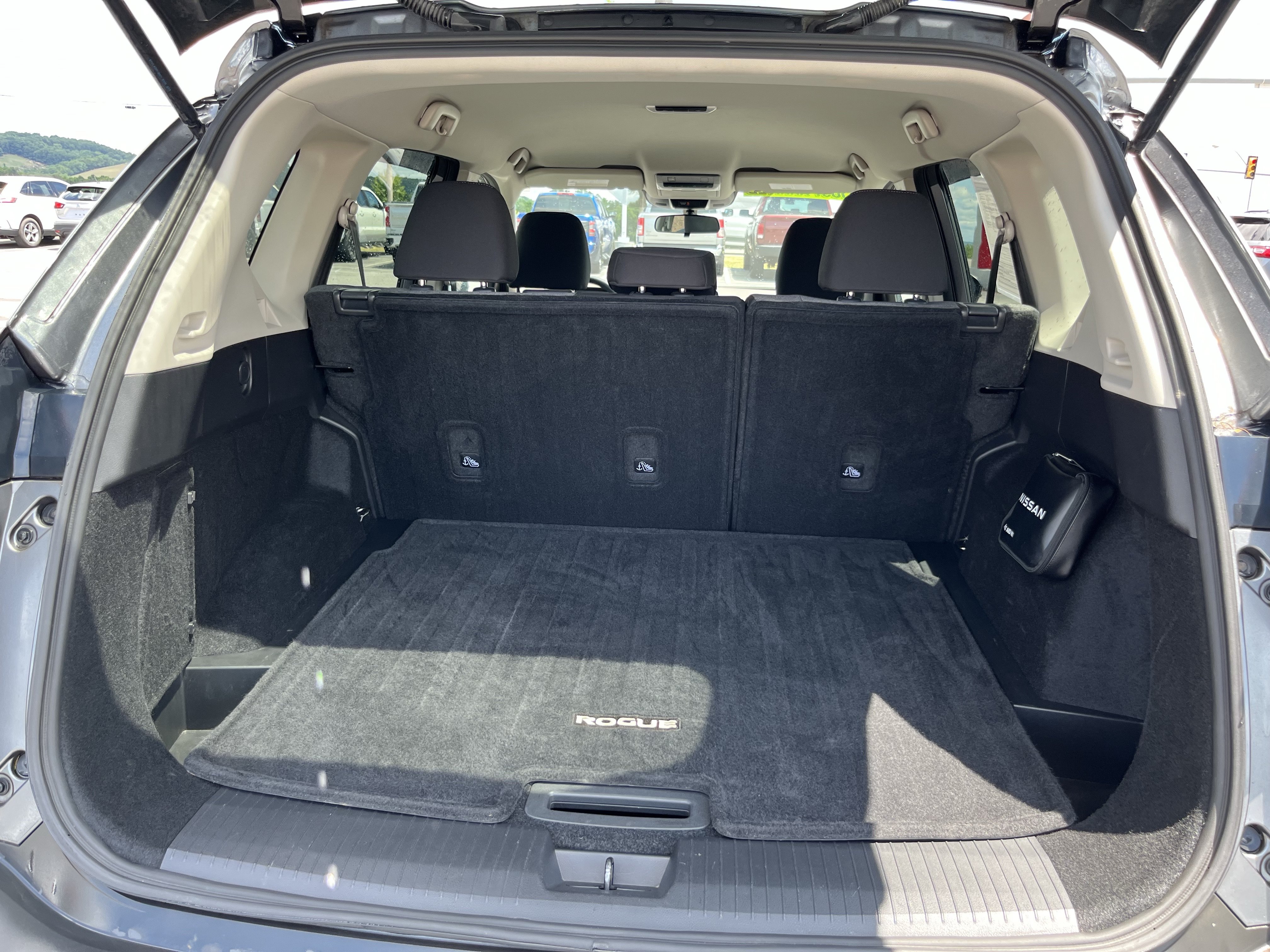 Used 2021 Nissan Rogue SV AWD/4WD image 7