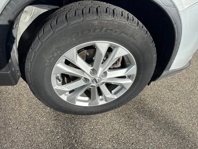 Used 2016 Nissan Rogue SV AWD/4WD image 9