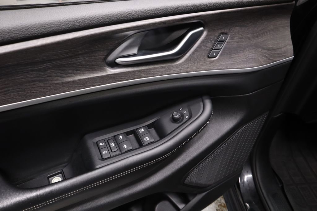 Used 2023 Jeep Grand Cherokee L Limited w/ Luxury Tech Group II image 24