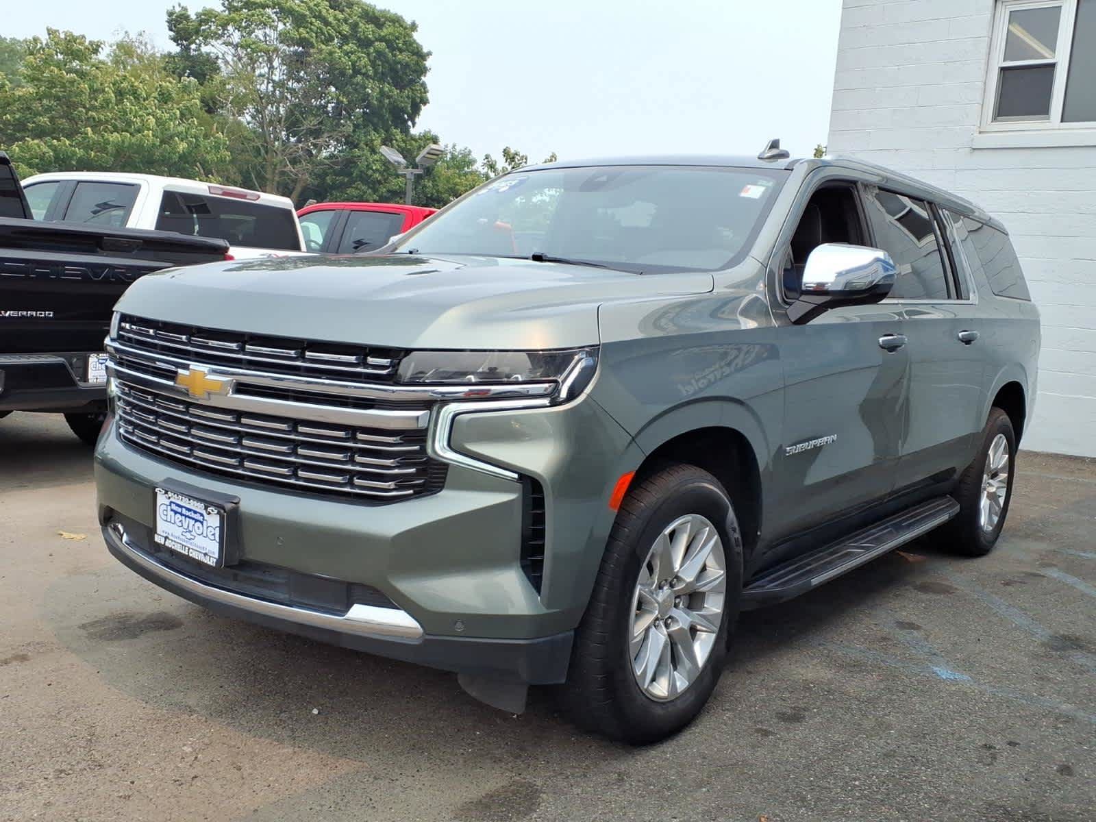 Used 2023 Chevrolet Suburban Premier AWD/4WD image 3