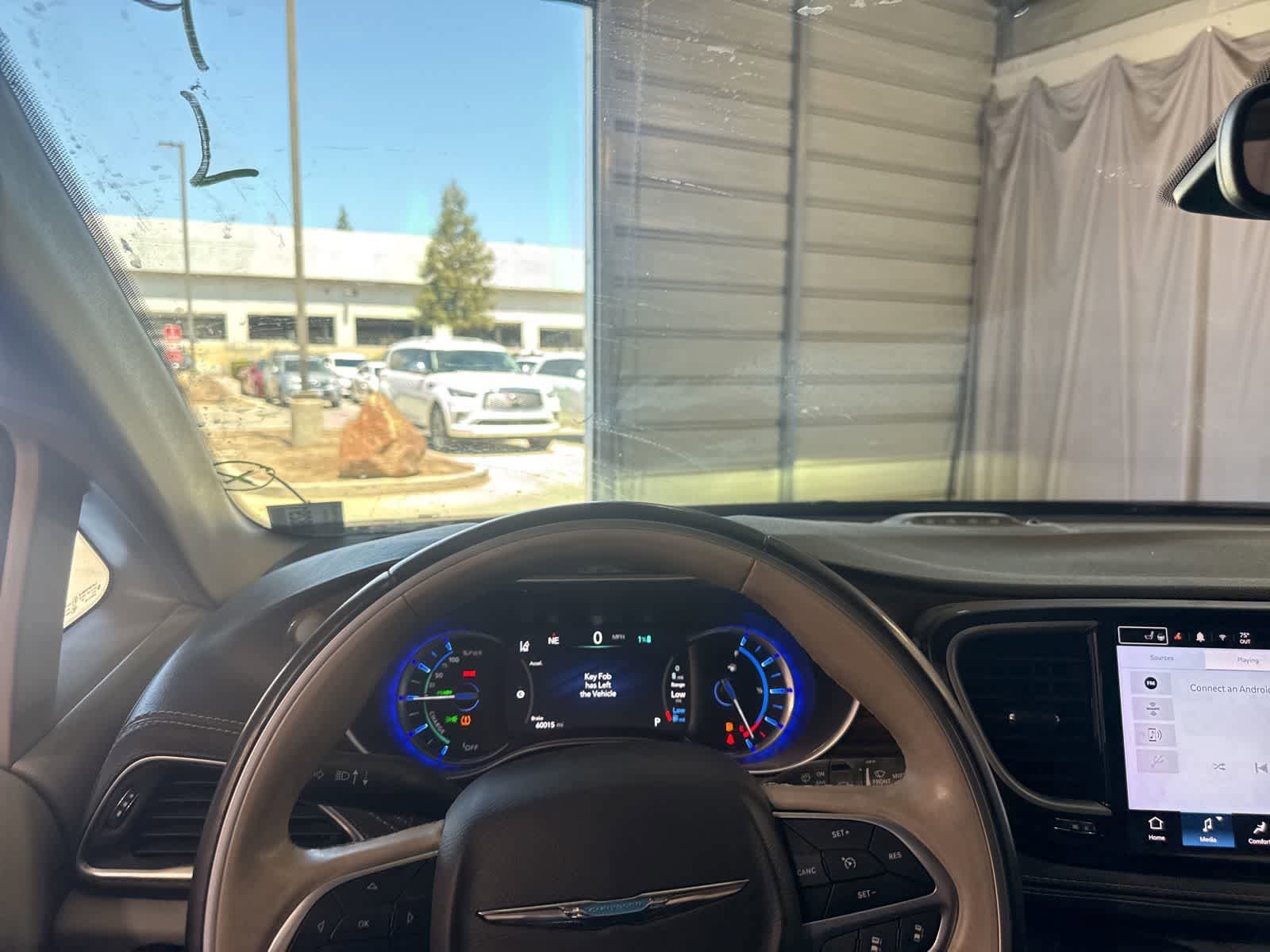 Used 2021 Chrysler Pacifica Limited w/ Uconnect Theater Family Group FWD image 19