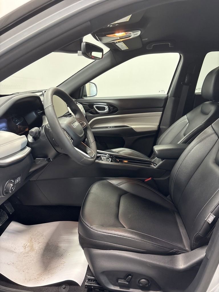 Used 2025 Jeep Compass Limited image 10
