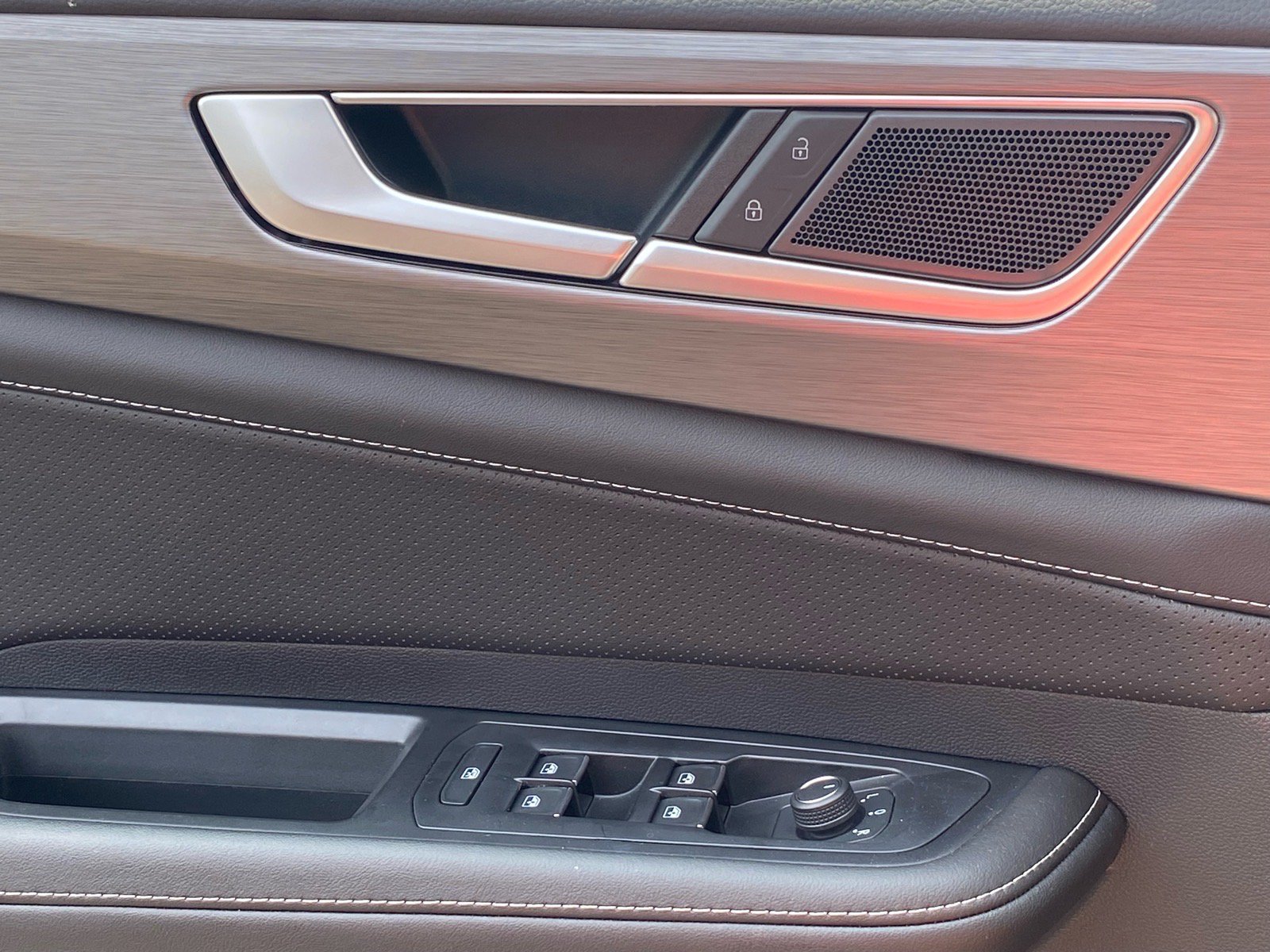 Certified 2025 Volkswagen Atlas Cross Sport SE w/ Panoramic Sunroof Package AWD/4WD image 16