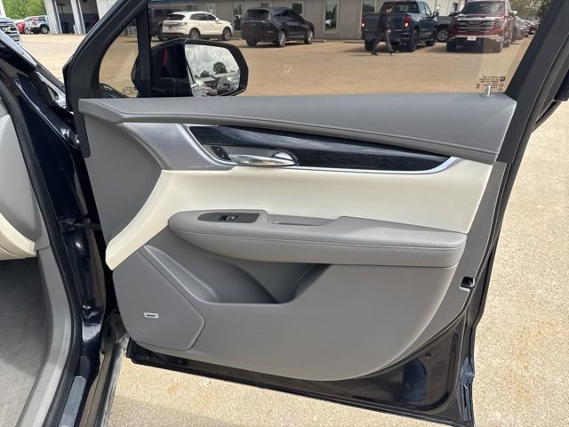 Used 2022 Cadillac XT6 Premium Luxury w/ Technology Package AWD/4WD image 29