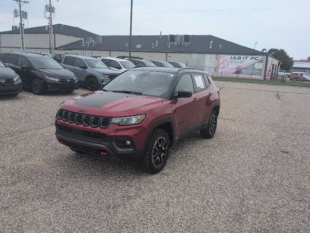Used 2025 Jeep Compass Trailhawk AWD/4WD image 14