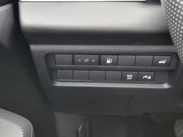 Used 2024 Mitsubishi Outlander 4WD Plug-In Hybrid image 12