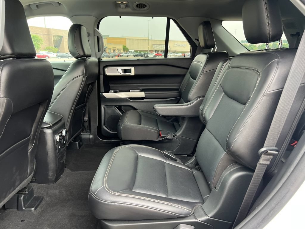 Used 2023 Ford Explorer Limited w/ Equipment Group 301A AWD/4WD image 4