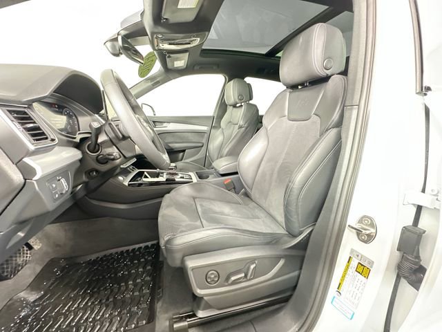 Used 2024 Audi Q5 e Premium Plus w/ Premium Plus Package image 4