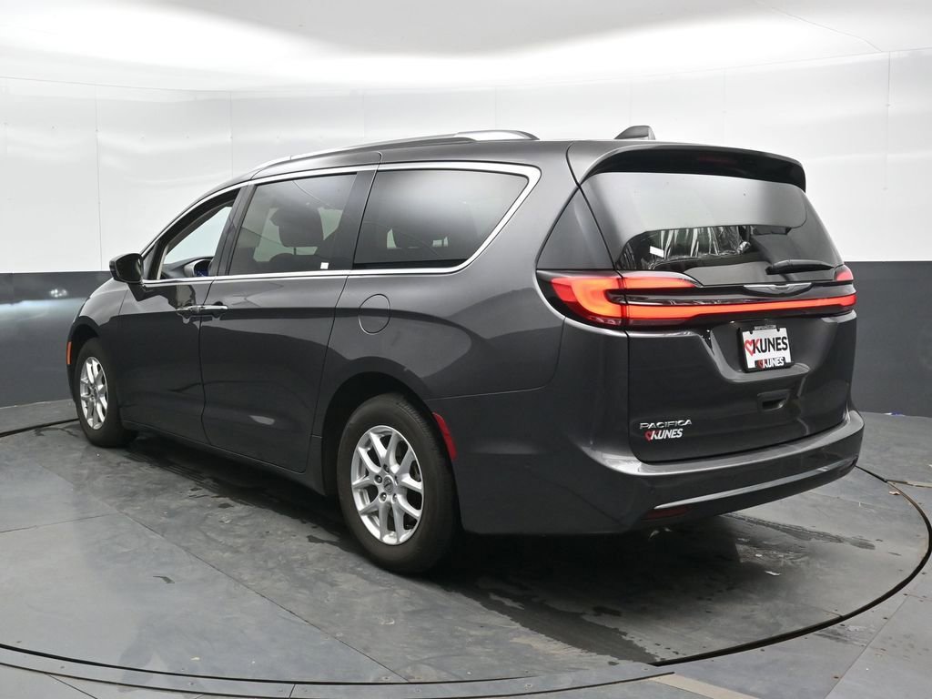 Used 2021 Chrysler Pacifica Touring-L w/ Uconnect Theater Family Group FWD image 10