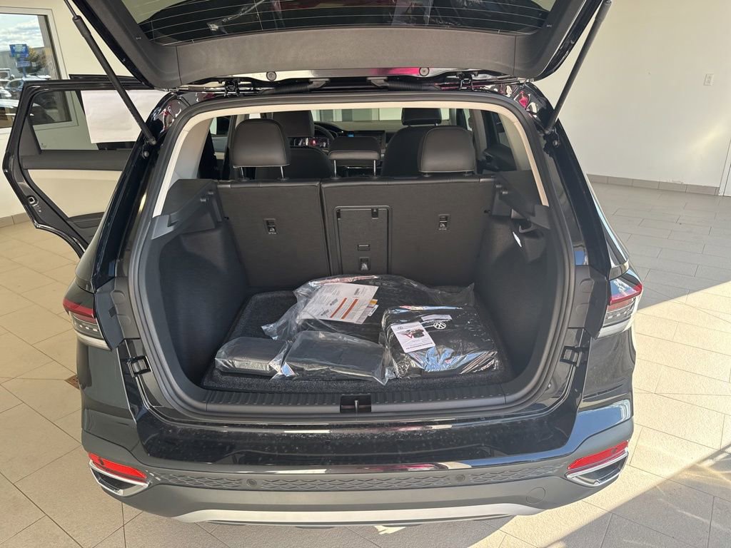 New 2025 Volkswagen Taos SEL image 16