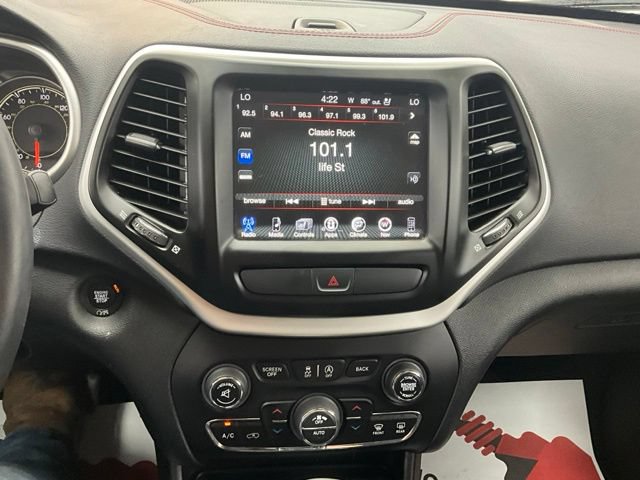 Used 2017 Jeep Cherokee Trailhawk AWD/4WD image 11