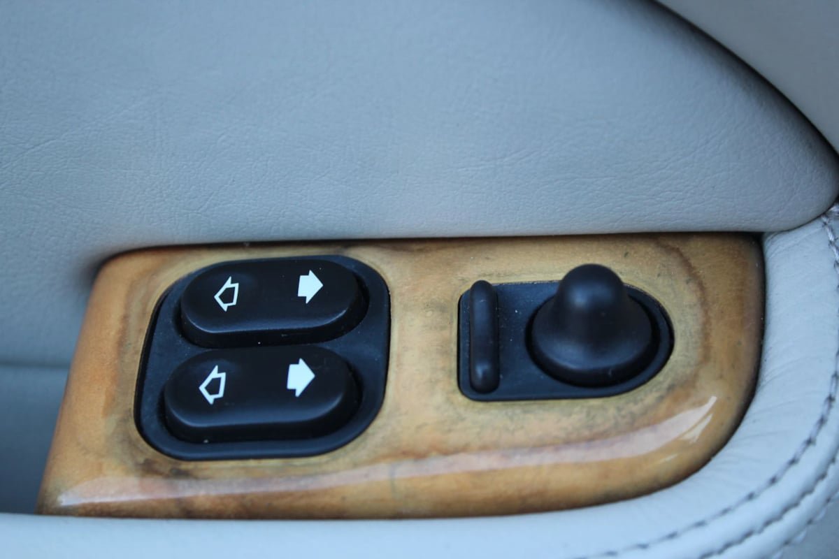 Used 2000 Jaguar XK8 image 12