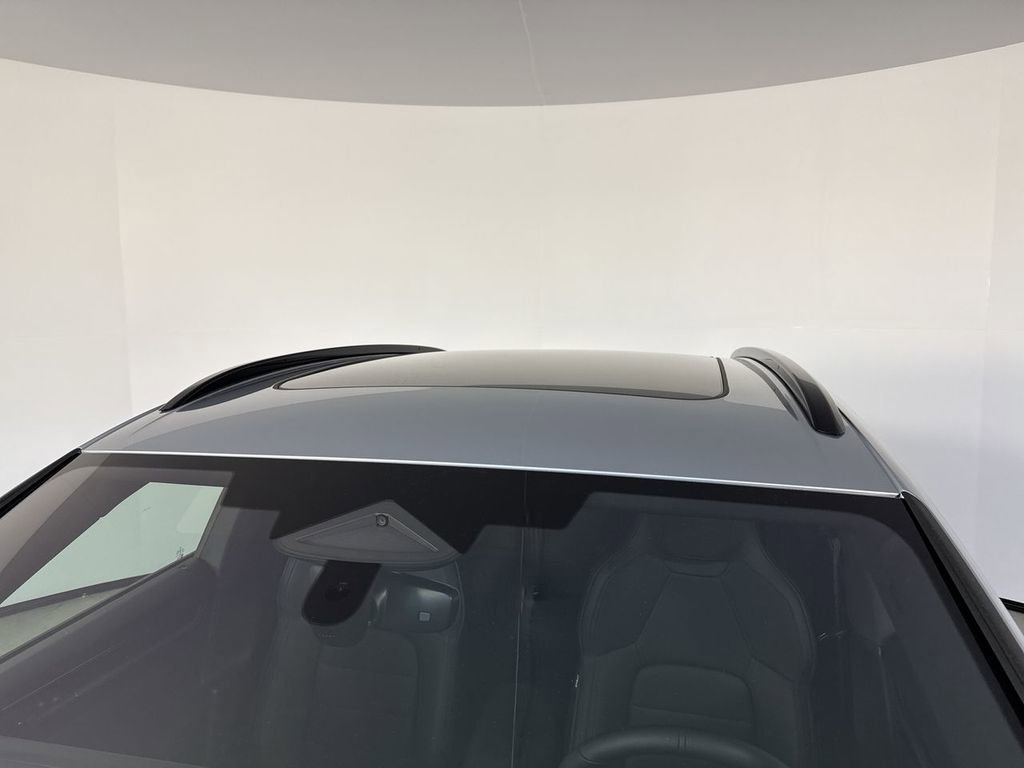 New 2026 Porsche Macan 4 Electric AWD/4WD image 17