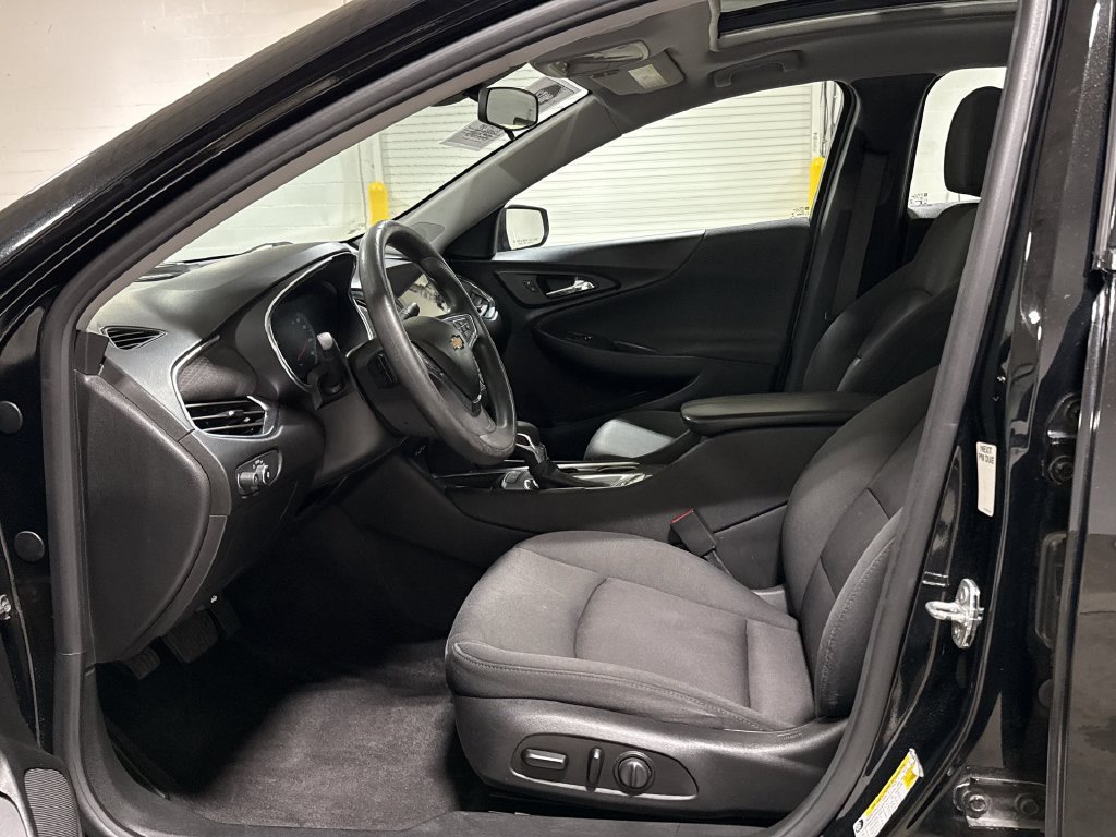 Used 2021 Chevrolet Malibu LT FWD image 20