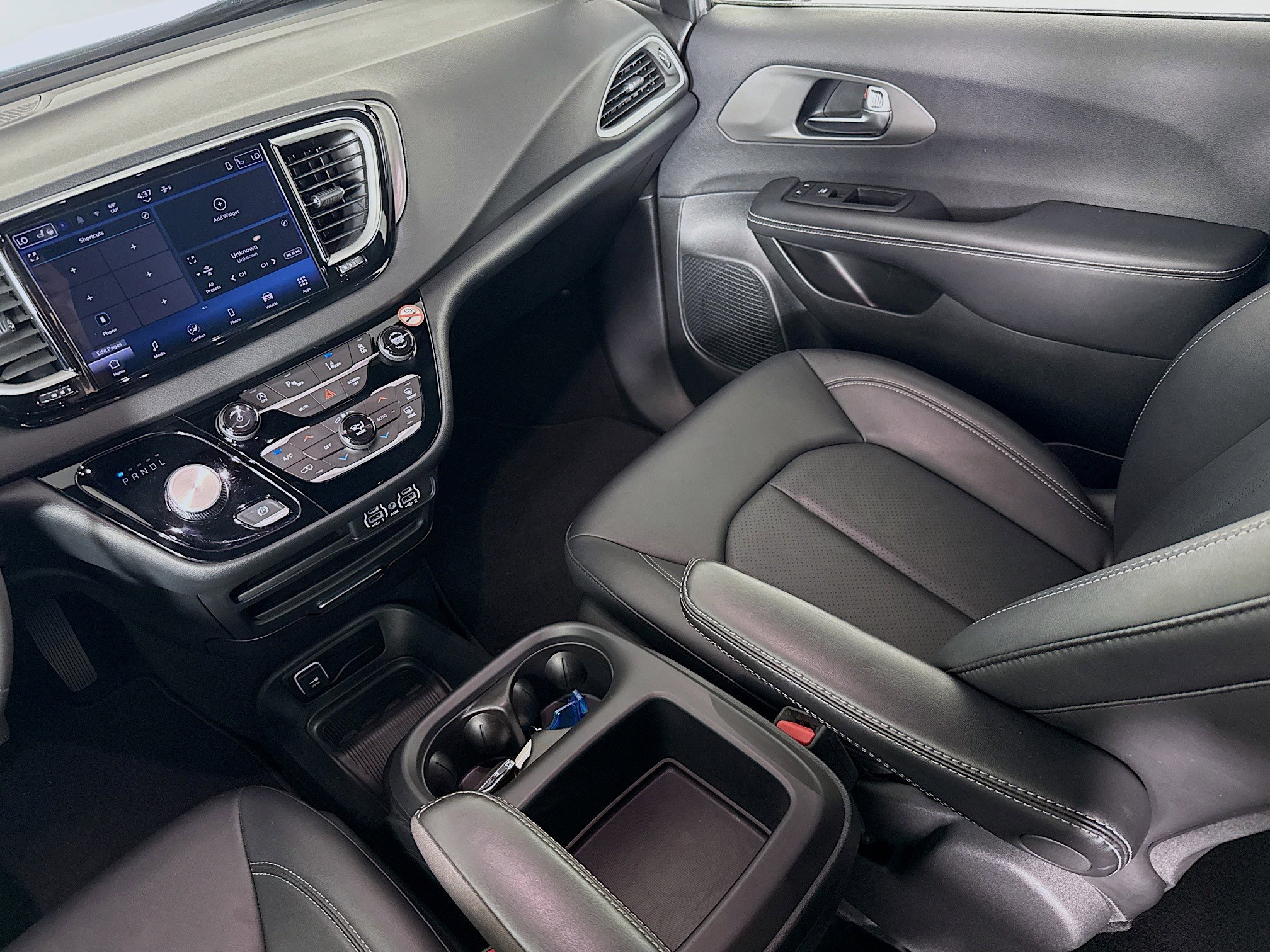 Used 2025 Chrysler Pacifica Select image 27