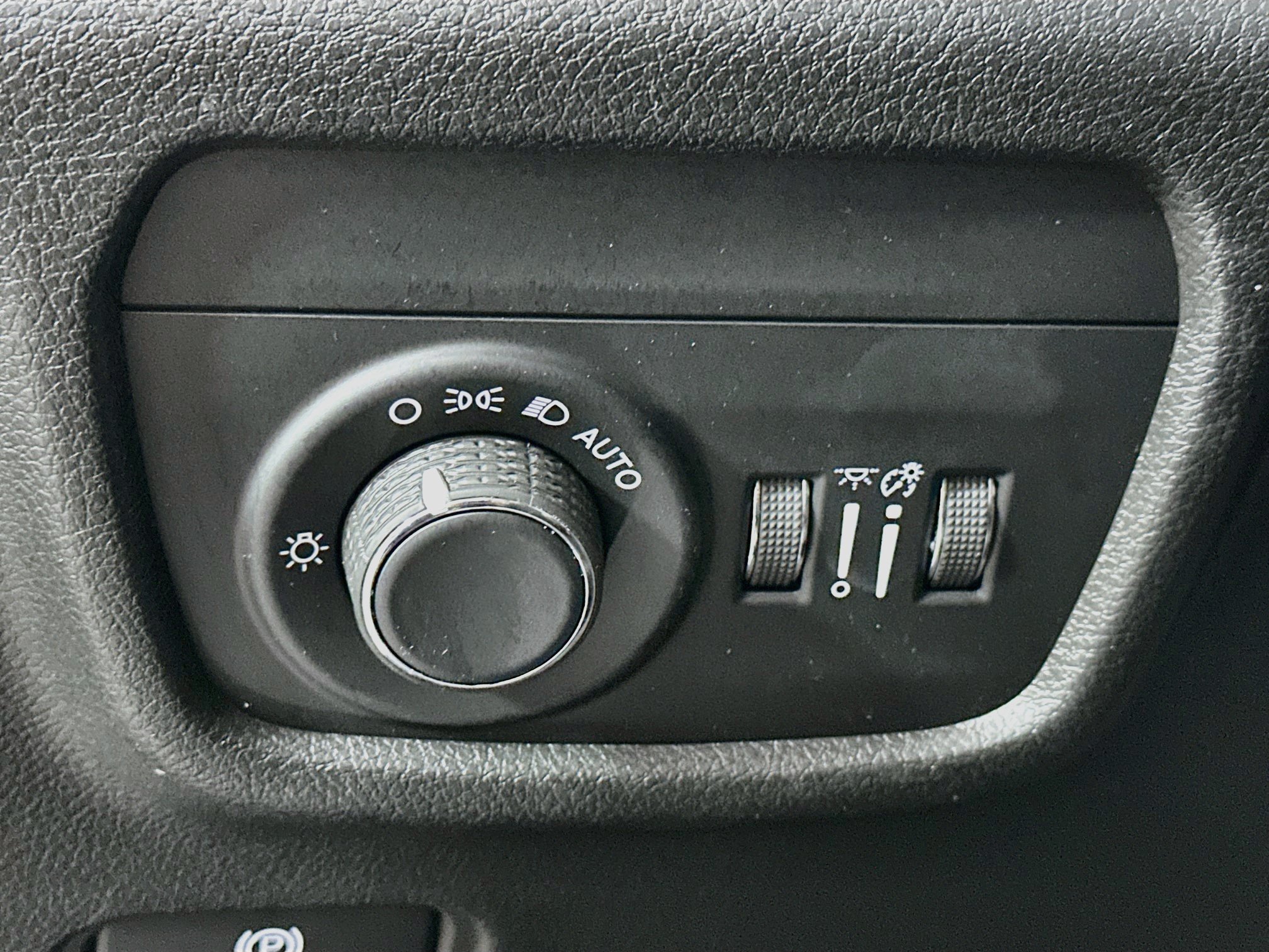 Used 2023 Jeep Grand Cherokee L Laredo AWD/4WD image 17