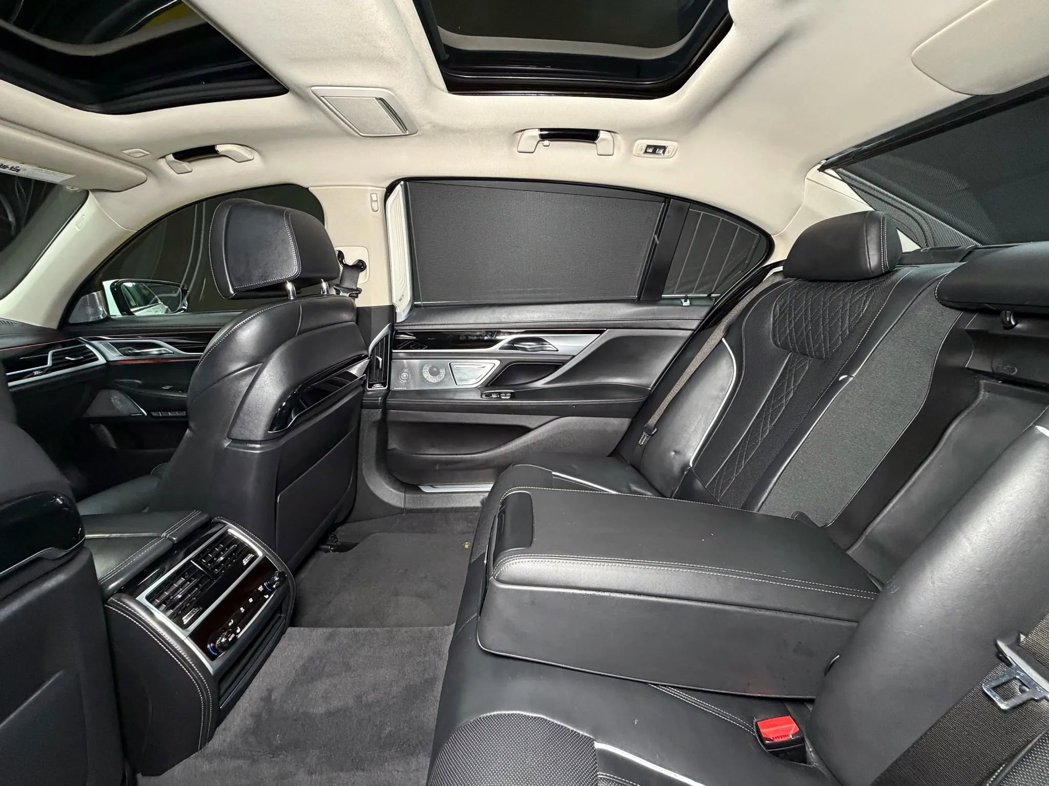 Used 2017 BMW 750i xDrive image 27